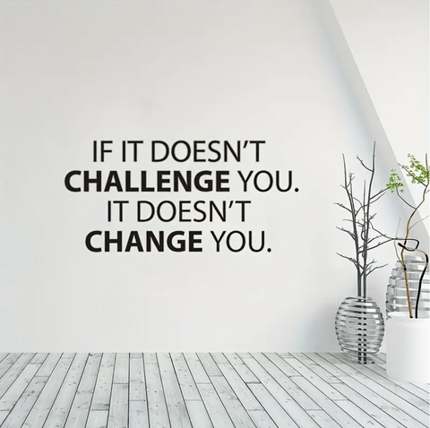 Nálepka na stěnu „If it doesn’t challenge you, it doesn’t change you“