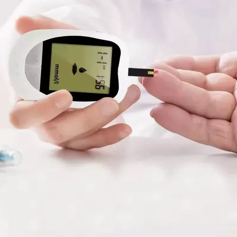 Přesný glukometr s 50 ks lancetami a testovacími proužky - Naturdrop