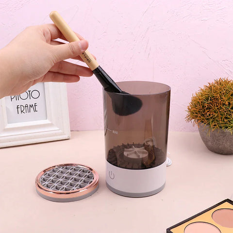 Automatický elektrický čistič štětců na make-up