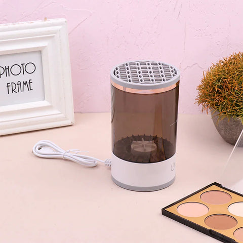 Automatický elektrický čistič štětců na make-up