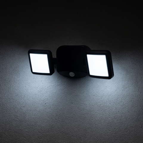 Studeně bílý LED reflektor na baterie Double Black