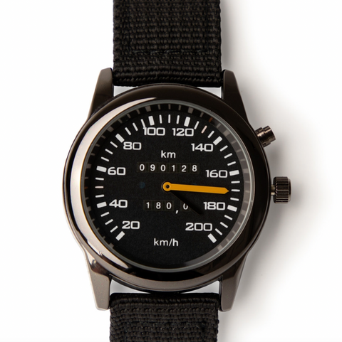 Stylové hodinky Tachometer – pro milovníky aut a retro stylu (CZ)