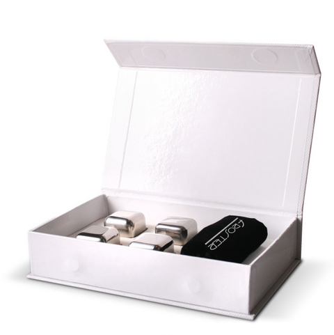 Chladicí kovové kostky do nápojů