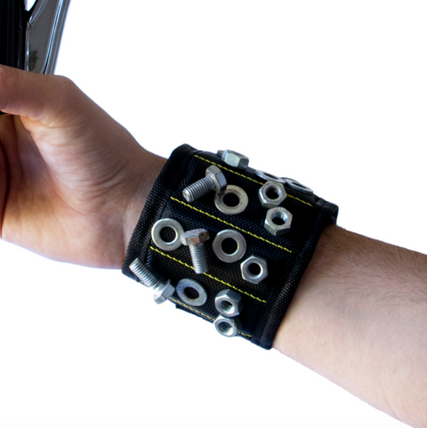 Praktický magnetický náramek pro kutily