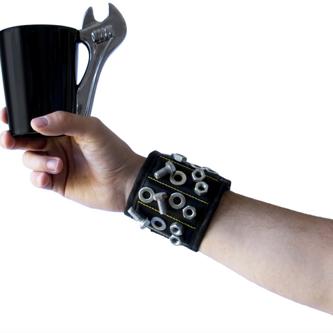 Praktický magnetický náramek pro kutily