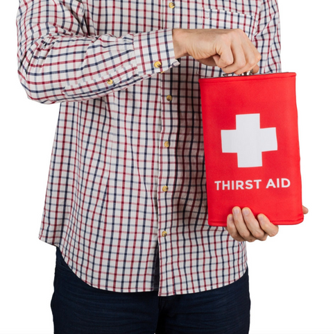 Gigantická ploskačka Thirst Aid – stylový dárek s humorem