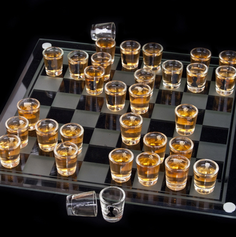 Zábavné alkoholové šachy Deluxe