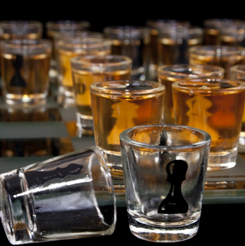 Zábavné alkoholové šachy Deluxe