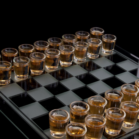 Zábavné alkoholové šachy Deluxe