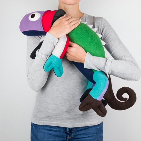 Hřejivý chameleon – měkký společník pro teplo i klid