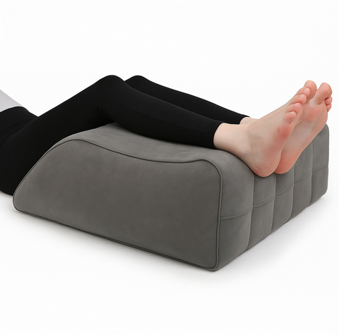 Ergonomický polštář na nohy – opora pro zdraví žil a pohodlí při odpočinku
