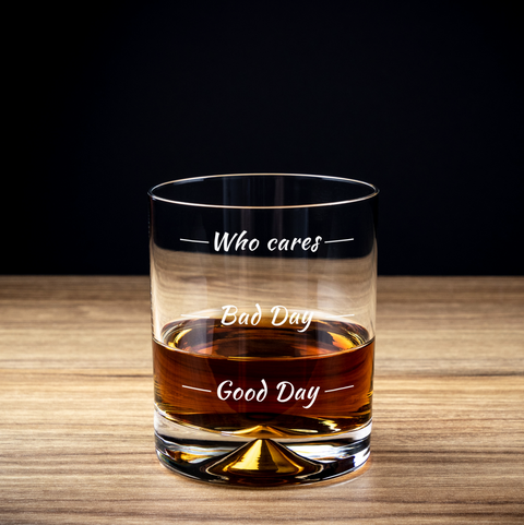 Sklenice na whisky Who Cares – originální dárek pro muže s humorem