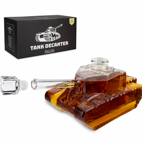 Skleněná karafa Bojový Tank 1000 ml – designový dárek pro muže (CZ)