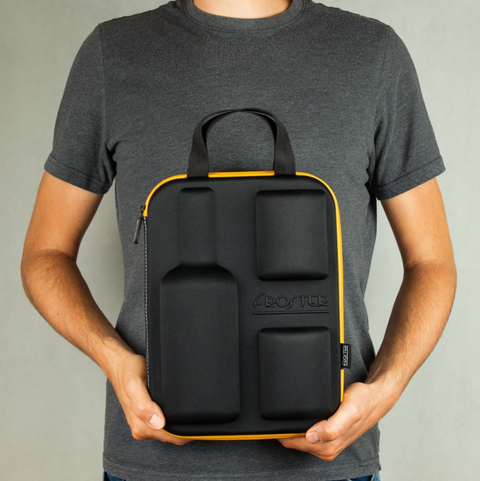 Přenosné pouzdro na whisky se sklenicemi Froster (CZ)