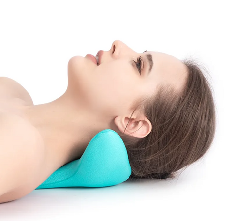Terapeutická krční podložka – korekční shiatsu polštář s masáží a trakční podporou